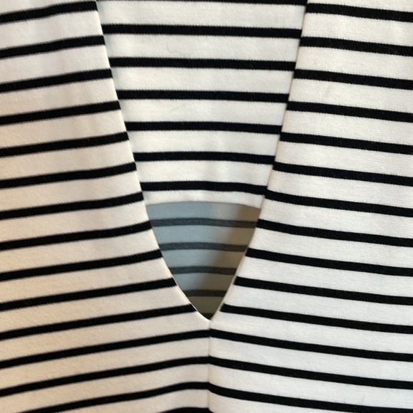 WINDSOR V NECK BLACK AND WHITE STRIPED SOFT KNIT MINI DRESS W/ CUTOUTS JR S - Picture 11 of 12